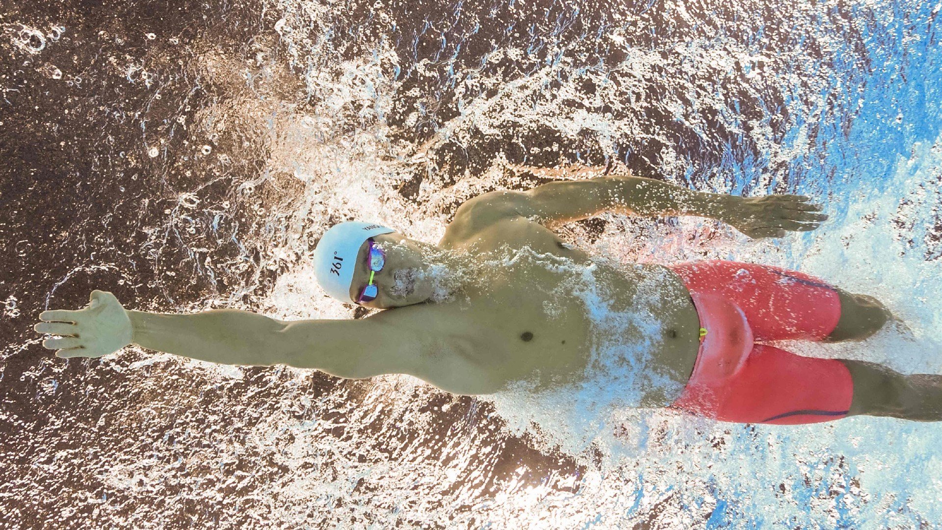 “伊万·戈梅斯的强硬防守与进攻意识,成为美洲狮队的中坚力量”