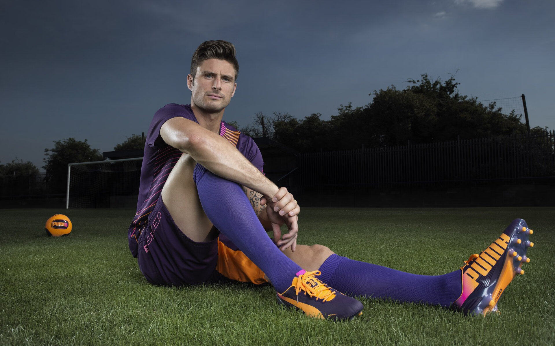 爱游戏官网-世界杯全明星对决：精彩瞬间不断刷新纪录！，世界杯冠军明星